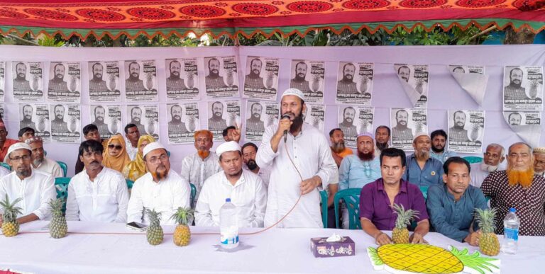 বন্দরের দক্ষিন ঘাড়মোড়ায় মাকসুদের উঠান বৈঠক